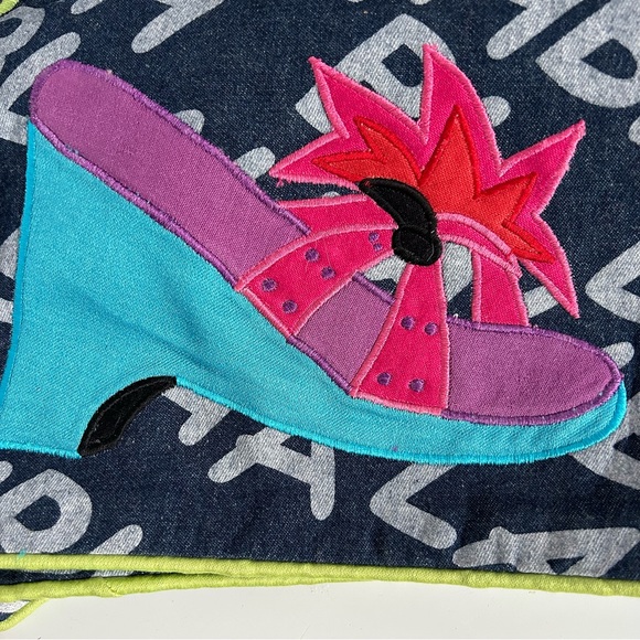 BOMBAY KIDS K-SHOE Pillow cover with removable pillow insert - Picture 11 of 15